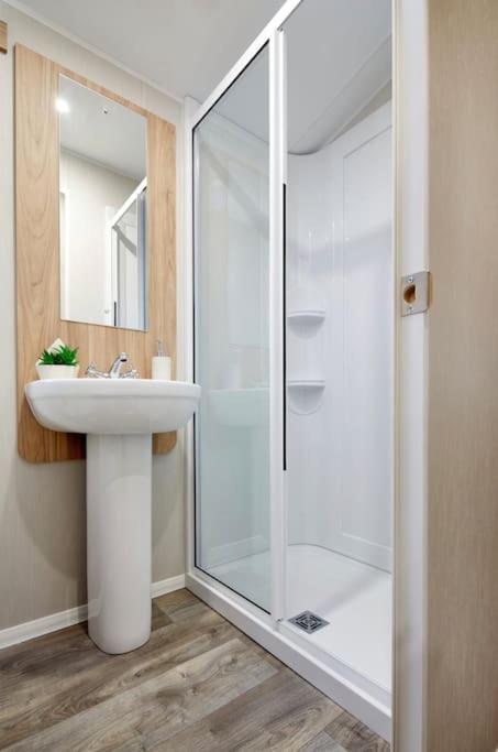 Lancaster Views, Luxury 2022 With Hot Tub Campsite Tattershall